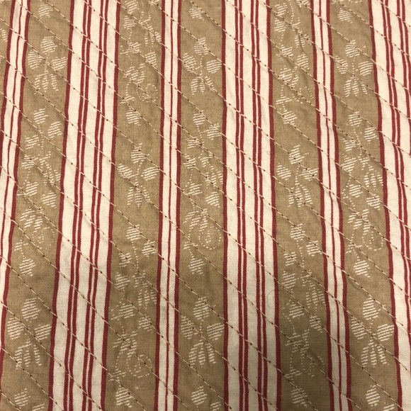 Beautiful Quilted Scalloped Placemats Set of 4 - Picture 7 of 7